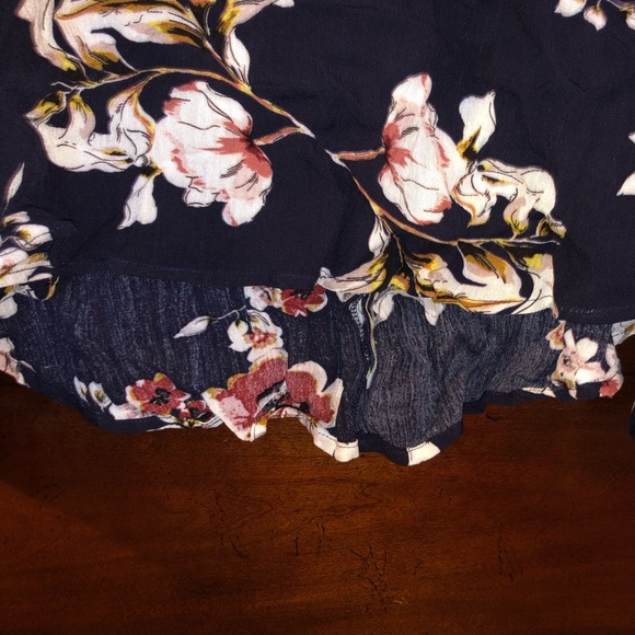 Flowy flower top - Picture 5 of 5